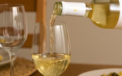¿Frío o a temperatura ambiente? 5 preguntas comunes sobre el vino blanco (y sus respuestas)