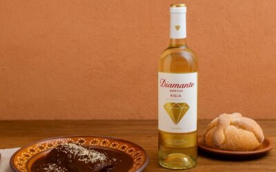 Pan de muerto, mole y vino Diamante: maridajes que honran la tradición