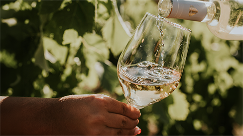 ¿Cómo elegir un vino para boda? 5 consejos prácticos